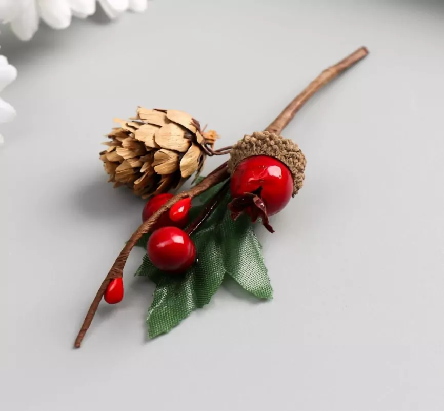 Декор для творчества "Веточка с шишкой, 3-мя ягодками и жёлудем" 8,5 см фото 1