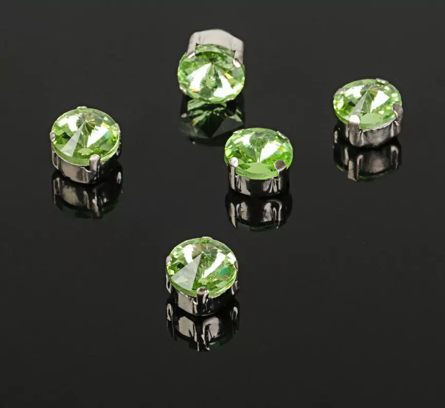 Стразы в цапах без отверстий (набор 5 шт), 8*8мм, цвет светло-зеленый в серебре фото 1